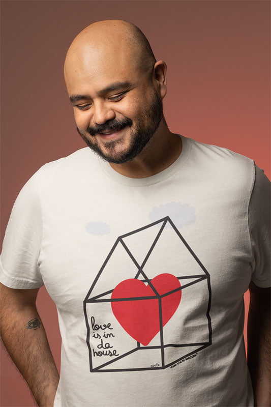 Camiseta Unisex algodón orgánico. "Love is in da house"